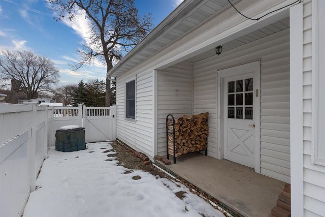 1616 HICKORY STREET, Oshkosh, WI 54901