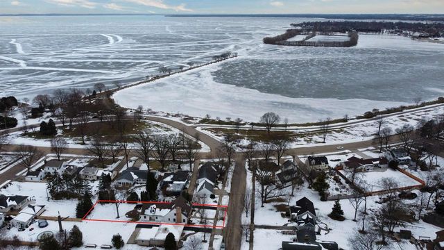 1616 HICKORY STREET, Oshkosh, WI 54901