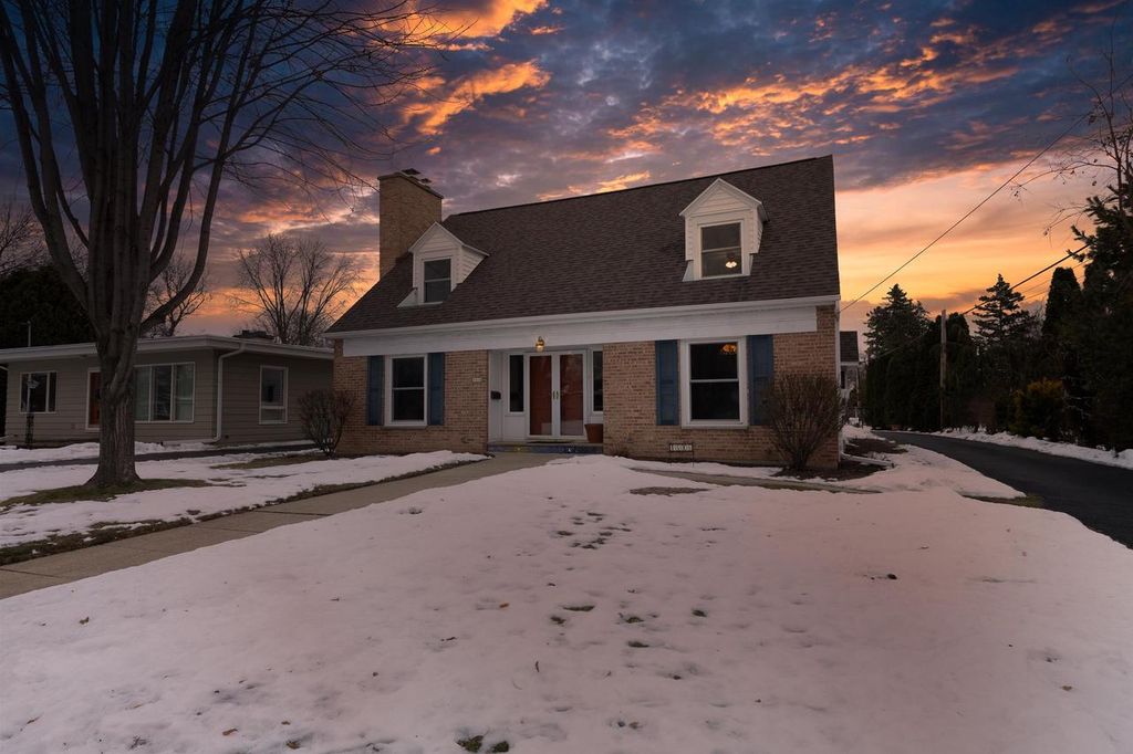 1616 HICKORY STREET, Oshkosh, WI 54901