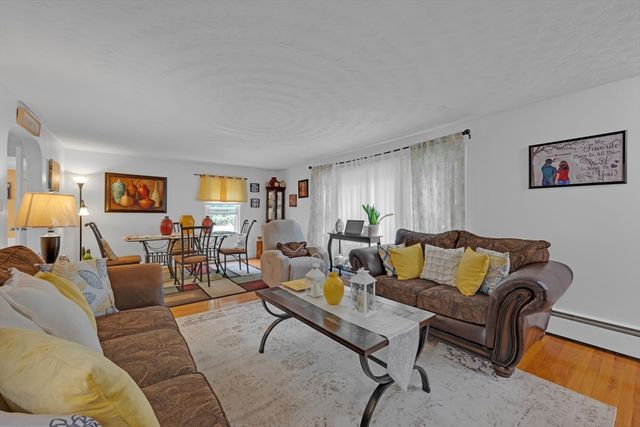 54 Colbert St, Leominster, MA 01453