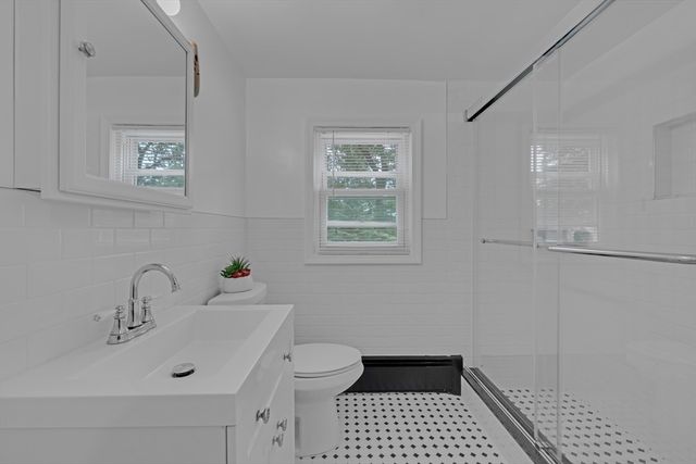 54 Colbert St, Leominster, MA 01453