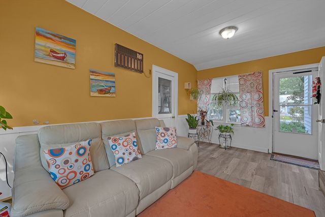 54 Colbert St, Leominster, MA 01453