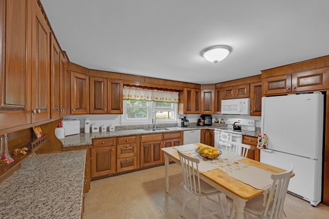 54 Colbert St, Leominster, MA 01453