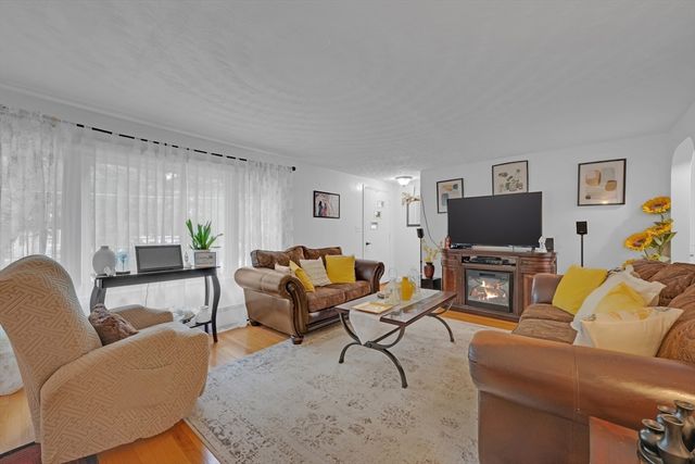54 Colbert St, Leominster, MA 01453