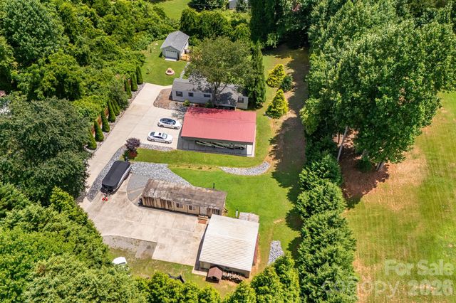 340 and 298 Apache Path, Marion, NC 28752