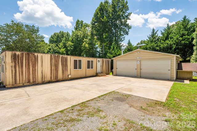 340 and 298 Apache Path, Marion, NC 28752