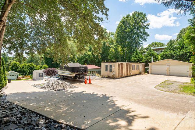 340 and 298 Apache Path, Marion, NC 28752