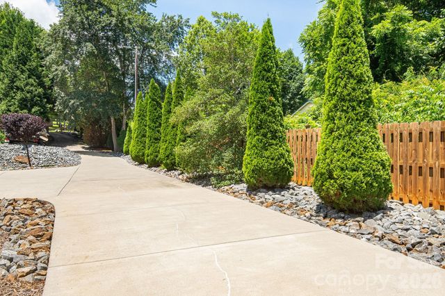 340 and 298 Apache Path, Marion, NC 28752