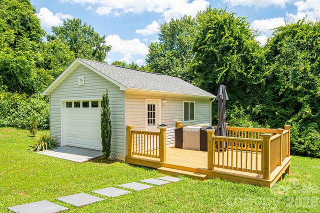 340 and 298 Apache Path, Marion, NC 28752