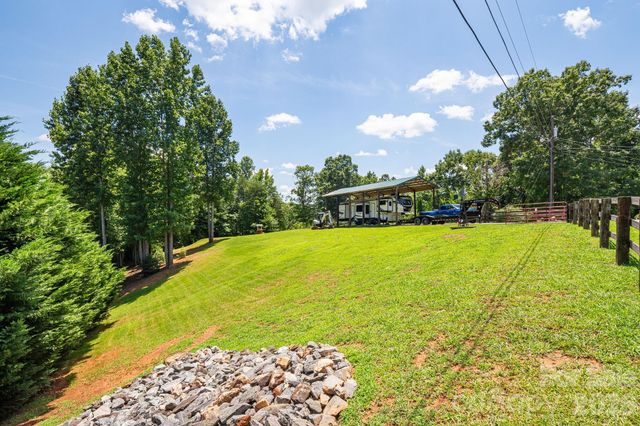 340 and 298 Apache Path, Marion, NC 28752