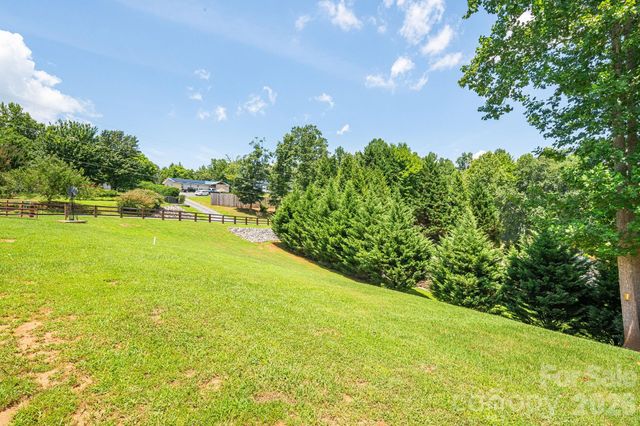 340 and 298 Apache Path, Marion, NC 28752