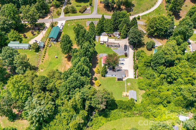 340 and 298 Apache Path, Marion, NC 28752