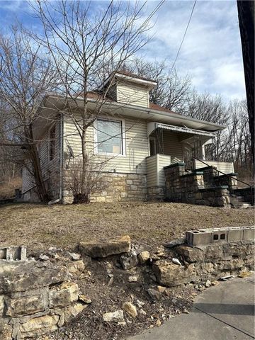 643 N Main Street, Excelsior Springs, MO 64024
