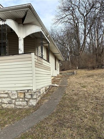 643 N Main Street, Excelsior Springs, MO 64024
