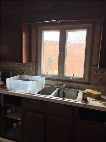 643 N Main Street, Excelsior Springs, MO 64024