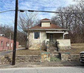 643 N Main Street, Excelsior Springs, MO 64024