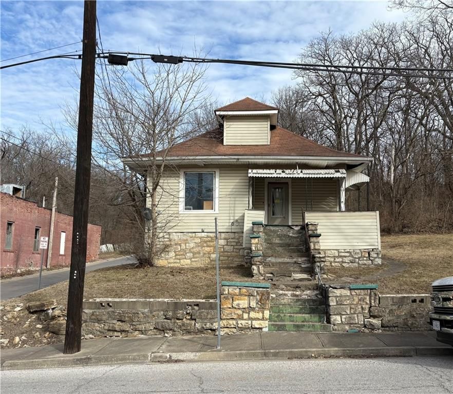 643 N Main Street, Excelsior Springs, MO 64024