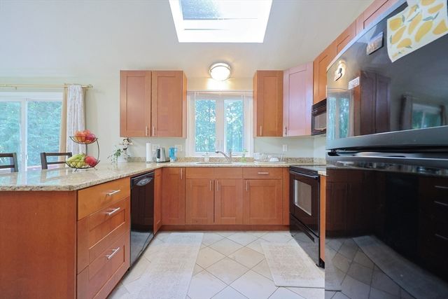 76 Jamestown Rd, Leominster, MA 01453