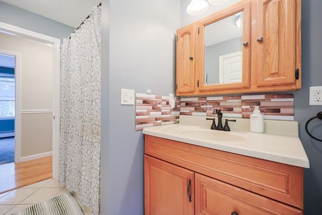 76 Jamestown Rd, Leominster, MA 01453