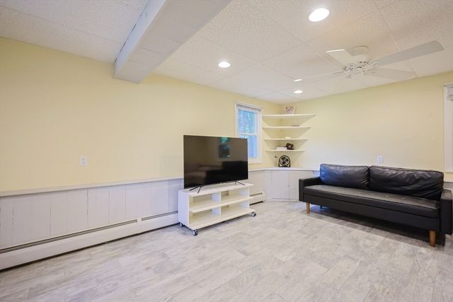 76 Jamestown Rd, Leominster, MA 01453