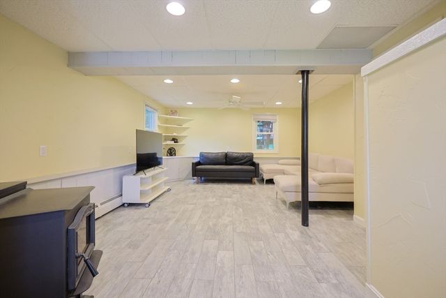 76 Jamestown Rd, Leominster, MA 01453