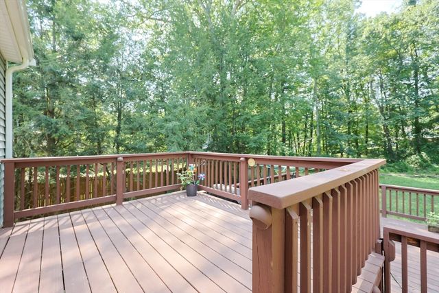 76 Jamestown Rd, Leominster, MA 01453