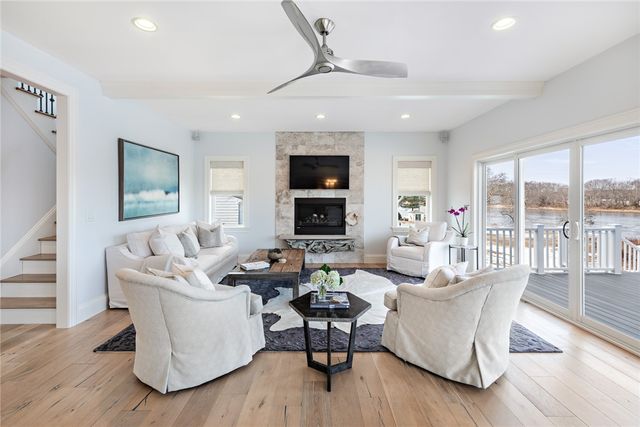 1040 Buttonwoods Avenue, Warwick, RI 02886