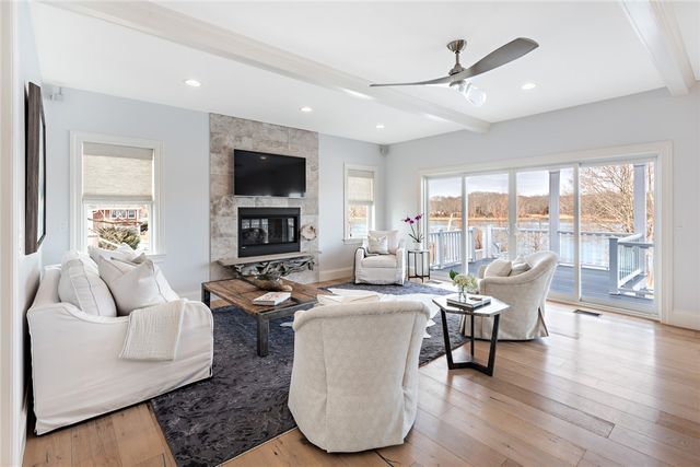 1040 Buttonwoods Avenue, Warwick, RI 02886