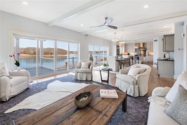 1040 Buttonwoods Avenue, Warwick, RI 02886