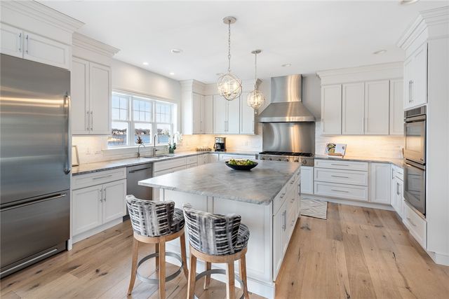 1040 Buttonwoods Avenue, Warwick, RI 02886
