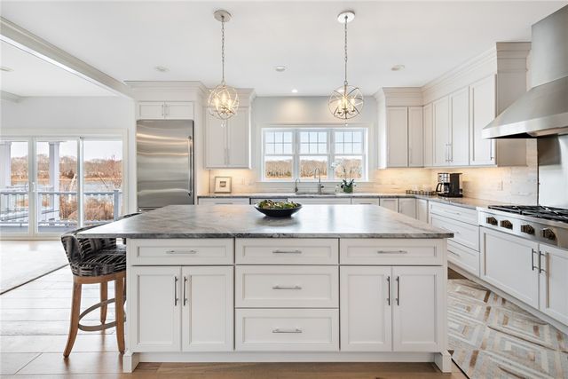1040 Buttonwoods Avenue, Warwick, RI 02886