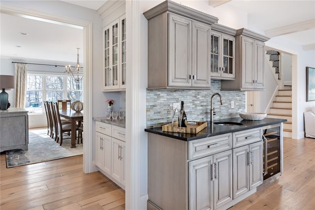 1040 Buttonwoods Avenue, Warwick, RI 02886