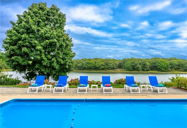 1040 Buttonwoods Avenue, Warwick, RI 02886