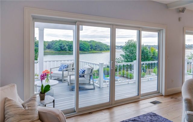 1040 Buttonwoods Avenue, Warwick, RI 02886