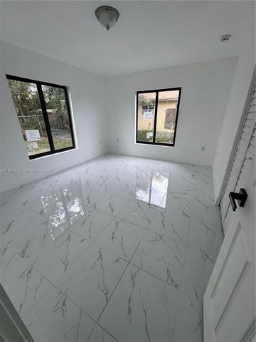 1112 NW 81st St, Miami, FL 33150