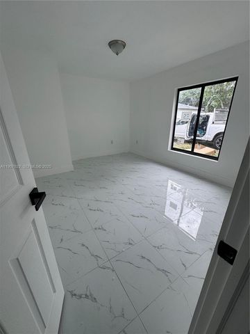 1112 NW 81st St, Miami, FL 33150