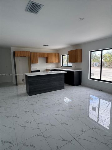 1112 NW 81st St, Miami, FL 33150