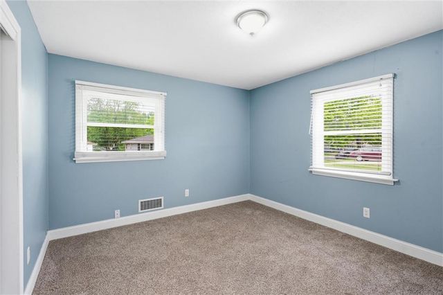 2902 W 7th Street, Lawrence, KS 66049
