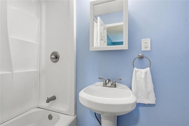 2902 W 7th Street, Lawrence, KS 66049