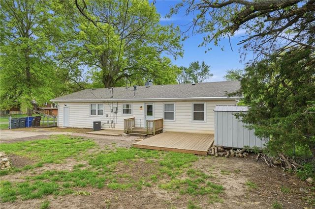 2902 W 7th Street, Lawrence, KS 66049