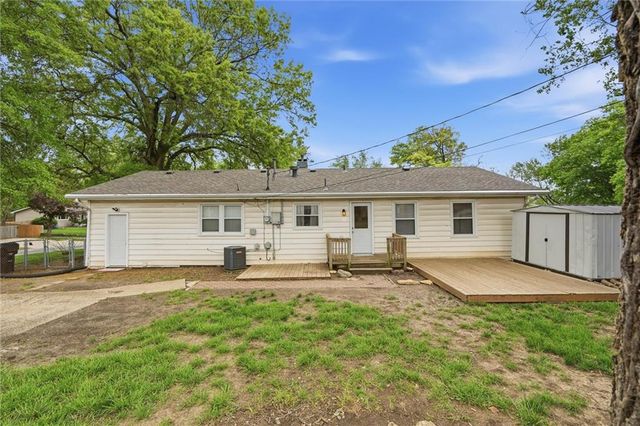 2902 W 7th Street, Lawrence, KS 66049