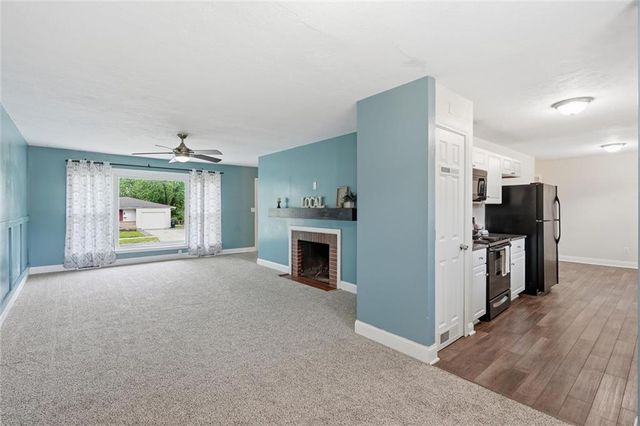 2902 W 7th Street, Lawrence, KS 66049