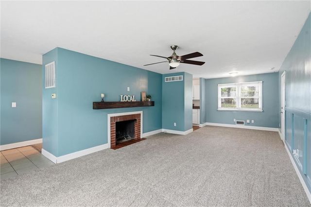 2902 W 7th Street, Lawrence, KS 66049