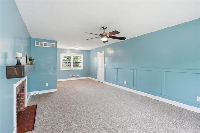 2902 W 7th Street, Lawrence, KS 66049