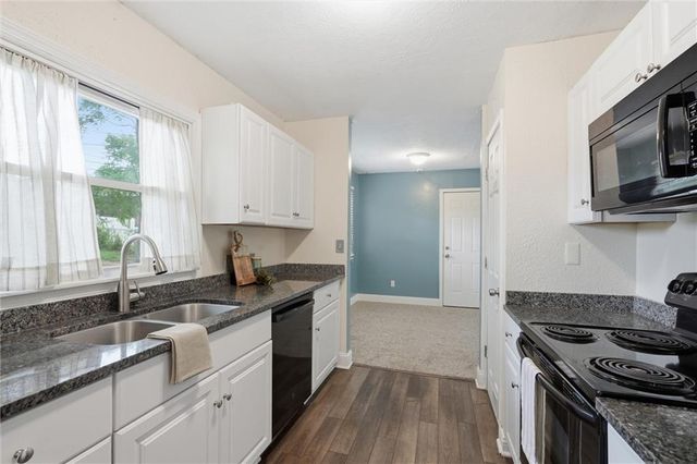 2902 W 7th Street, Lawrence, KS 66049