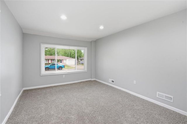 2902 W 7th Street, Lawrence, KS 66049