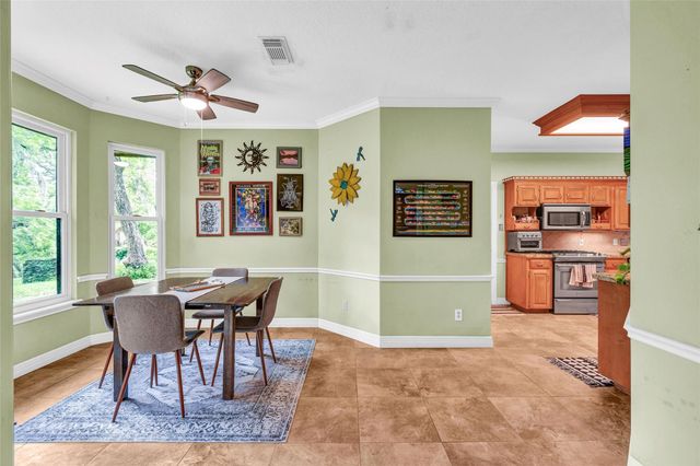 212 Live Oak Lane, Lake Jackson, TX 77566