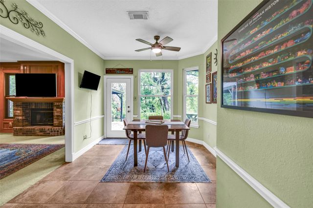212 Live Oak Lane, Lake Jackson, TX 77566