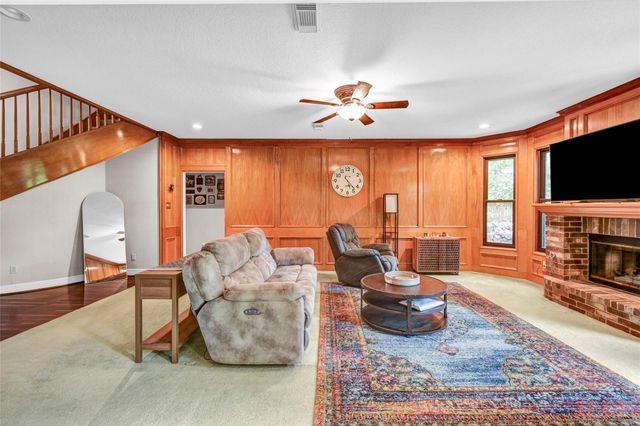 212 Live Oak Lane, Lake Jackson, TX 77566