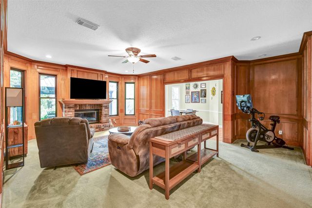 212 Live Oak Lane, Lake Jackson, TX 77566